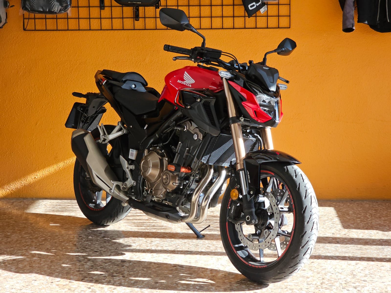 Alquiler HONDA CB 500 F en Valencia