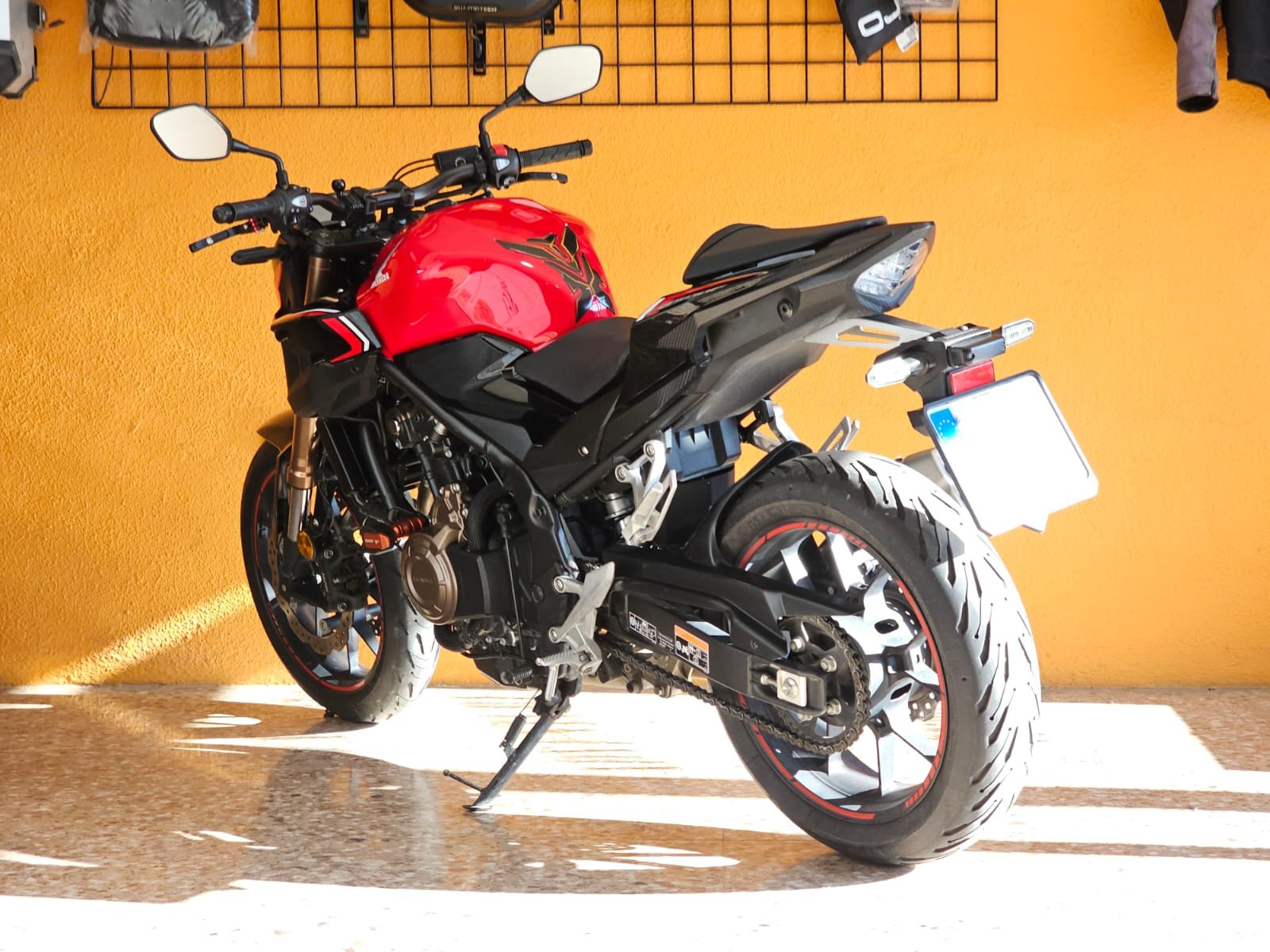 Alquiler HONDA CB 500 F en Valencia