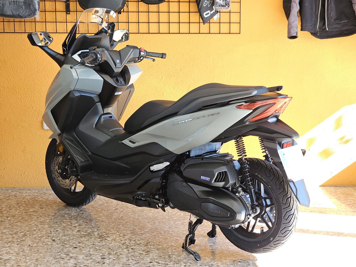 Alquiler HONDA FORZA 350 en Valencia