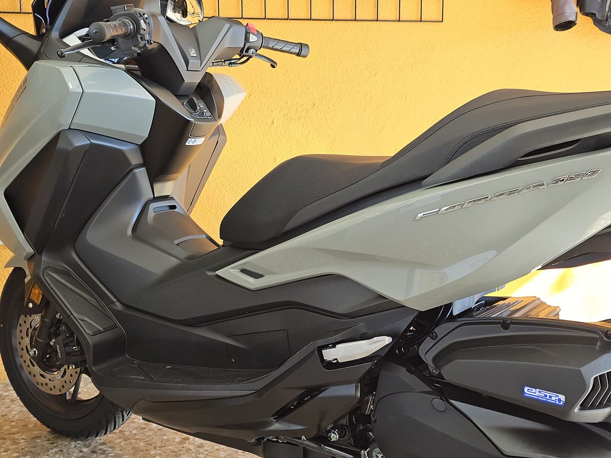 Alquiler HONDA FORZA 350 en Valencia