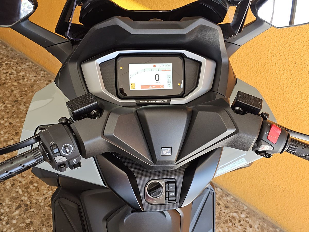 Alquiler HONDA FORZA 350 en Valencia