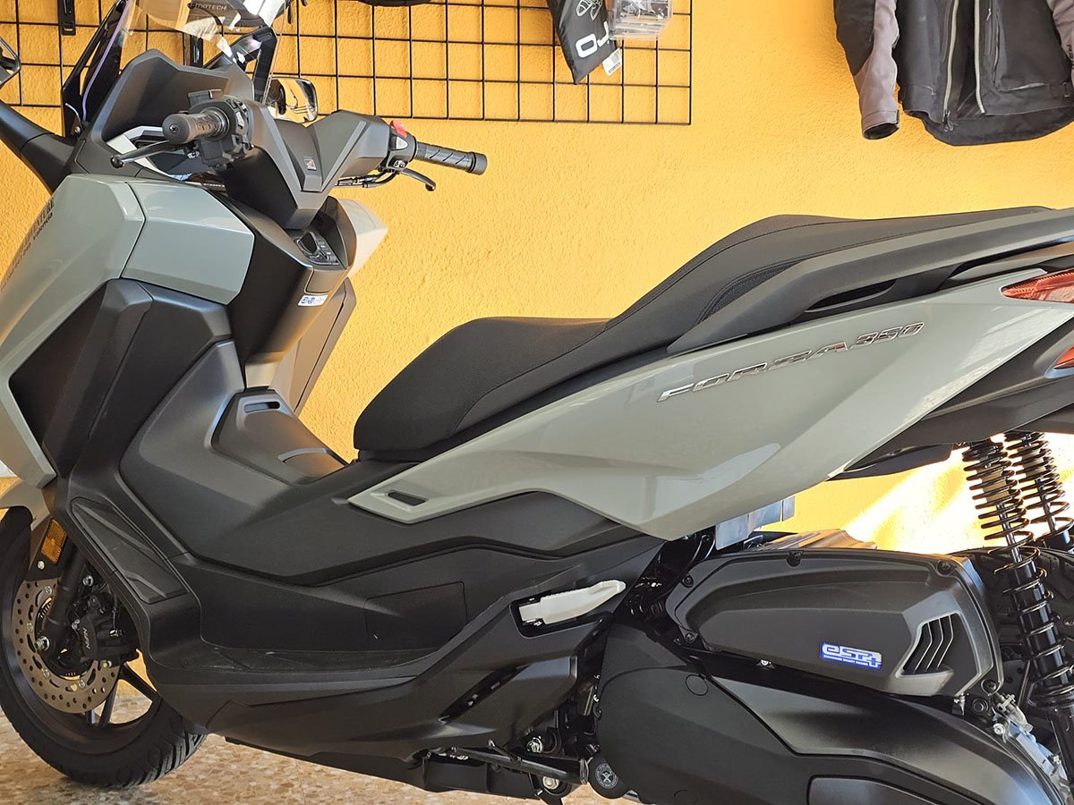 Alquiler HONDA FORZA 350 en Valencia