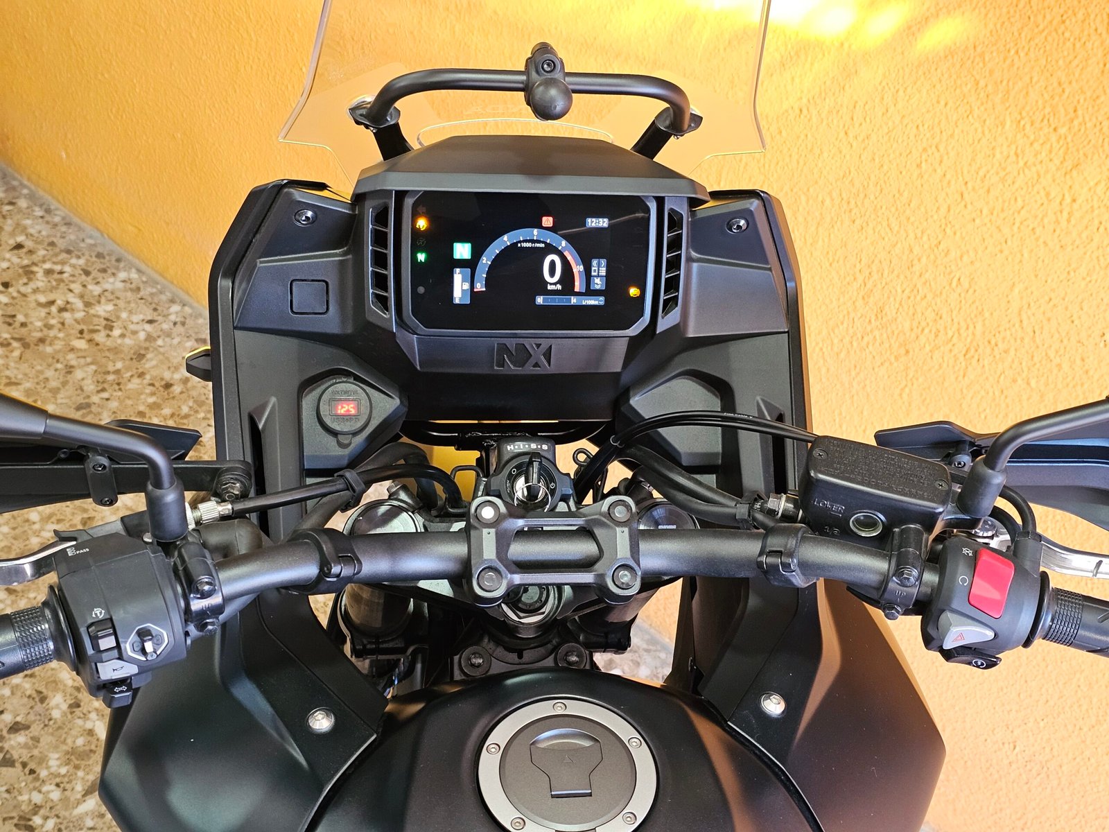 Alquiler HONDA NX500 en Valencia