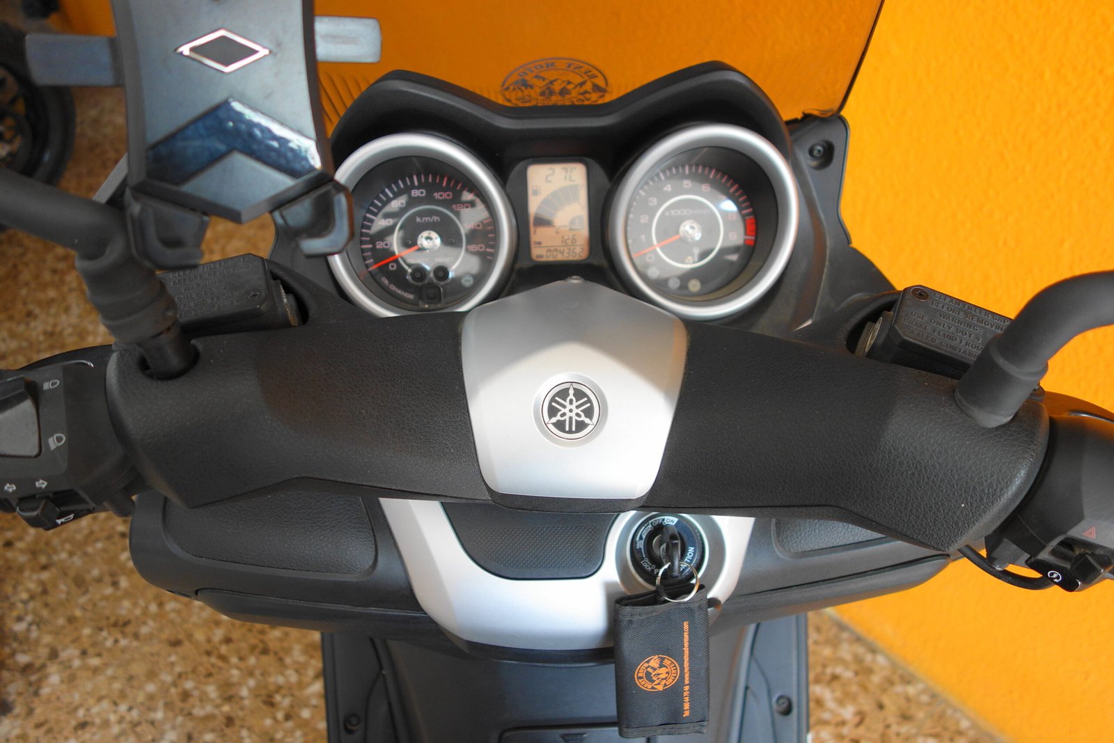 Alquiler YAMAHA X-MAX 250 en Valencia